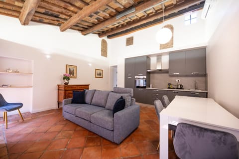 Kitchen or kitchenette, Living room, Seating area, Dining area, oven, stove