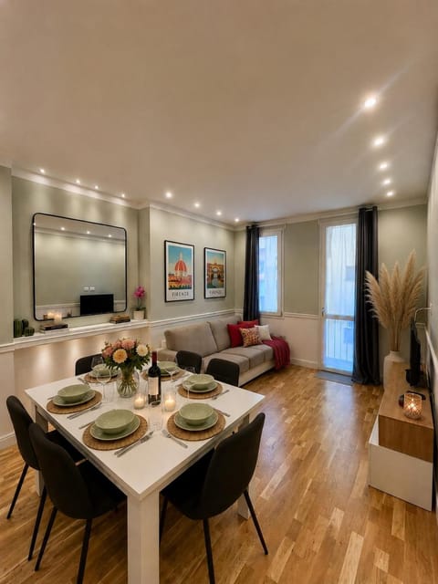 Living room, Seating area, Dining area