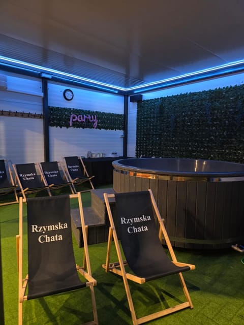 Hot Tub, Hot Tub, Seating area
