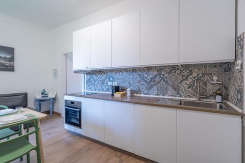 Kitchen or kitchenette, Dining area, stove