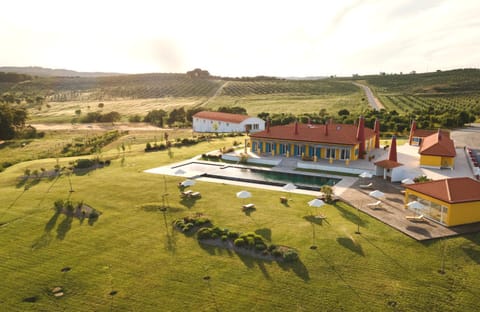 Property building, Day, Natural landscape, Bird's eye view, Pool view, Swimming pool, sunbed