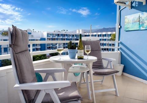 Property building, View (from property/room), Balcony/Terrace, Mountain view, Pool view