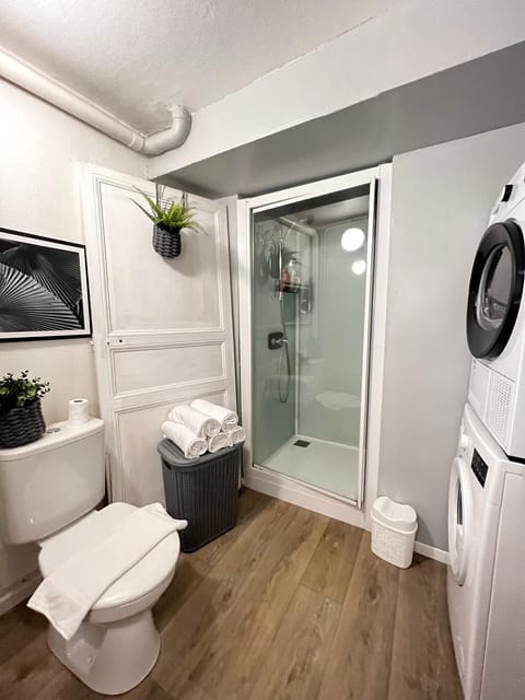 Shower, Toilet, Bathroom