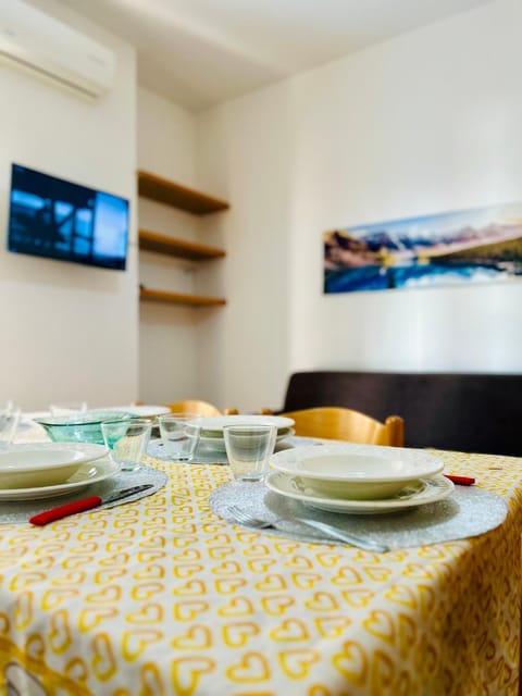 TV and multimedia, Photo of the whole room, Dining area