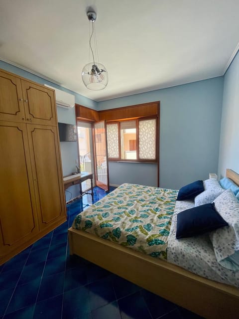 Bed, TV and multimedia, Bedroom, wardrobe, air conditioner