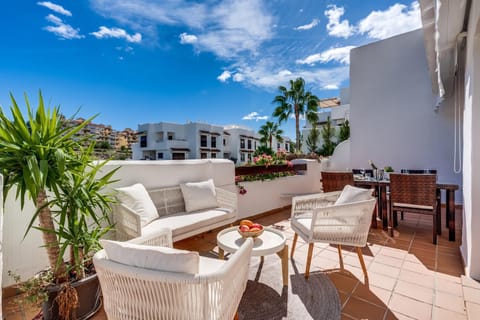 Property building, Day, View (from property/room), Balcony/Terrace, Balcony/Terrace, Seating area, Dining area