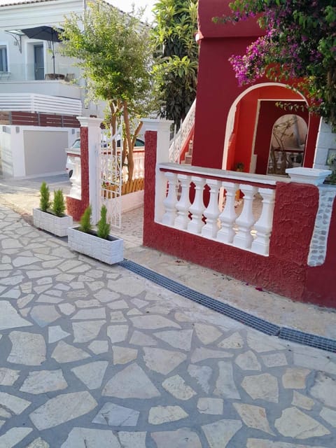 Anatoli Studios in front of the beach Apartment in Moraitika