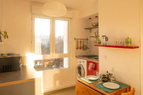 Coffee/tea facilities, Kitchen or kitchenette, Dining area, Sunset, minibar, pet friendly, stove, toaster