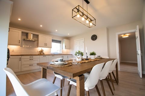 Dining area, kitchen