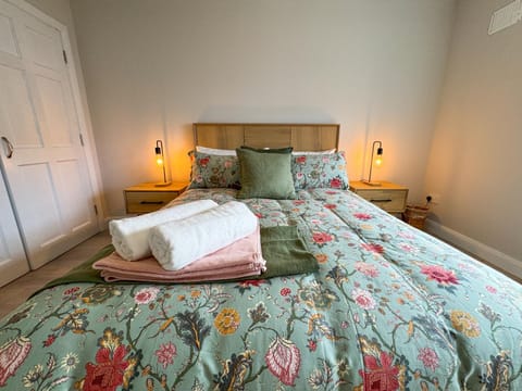 Bed, Photo of the whole room, Bedroom, towels, wardrobe