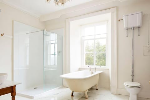 Stylish Scottish Manor, Coillemore House House in Scotland