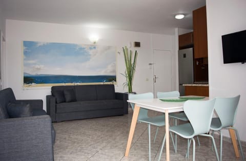 Living room, Photo of the whole room