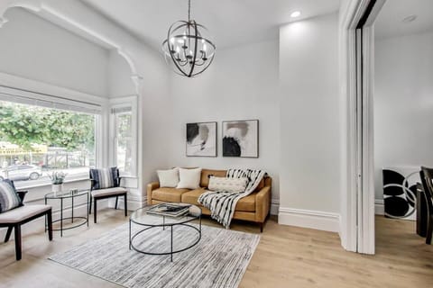 TV and multimedia, Living room, Seating area, Street view