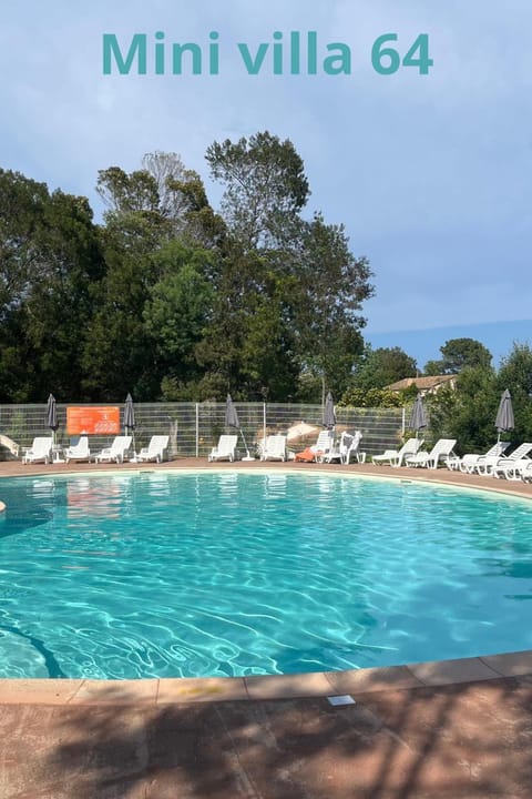 Day, Natural landscape, Swimming pool, Swimming pool, sunbed