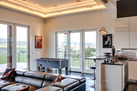 Motorcycle-Themed Home in Spearfish with Hot Tub! House in Spearfish