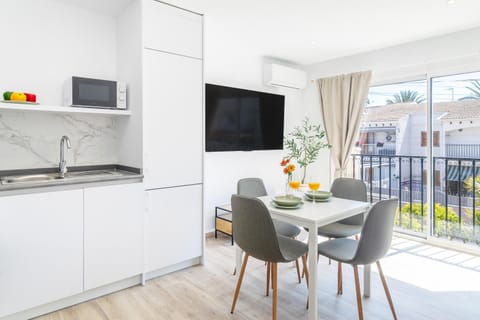 TV and multimedia, Kitchen or kitchenette, Living room, Dining area