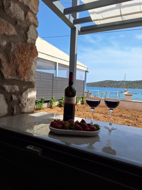 Patio, Day, Natural landscape, Balcony/Terrace, Food and drinks, Beach, Sea view