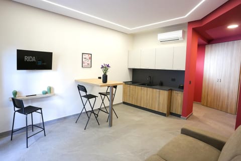 TV and multimedia, Kitchen or kitchenette, Living room, Seating area, Dining area, Evening entertainment, air conditioner