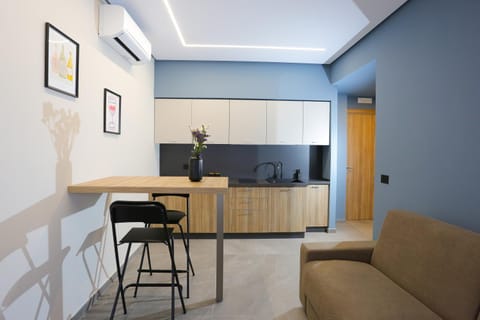 TV and multimedia, Kitchen or kitchenette, Living room, Seating area