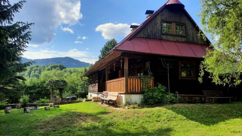Property building, Spring, Day, Natural landscape, Garden, Garden view, Mountain view