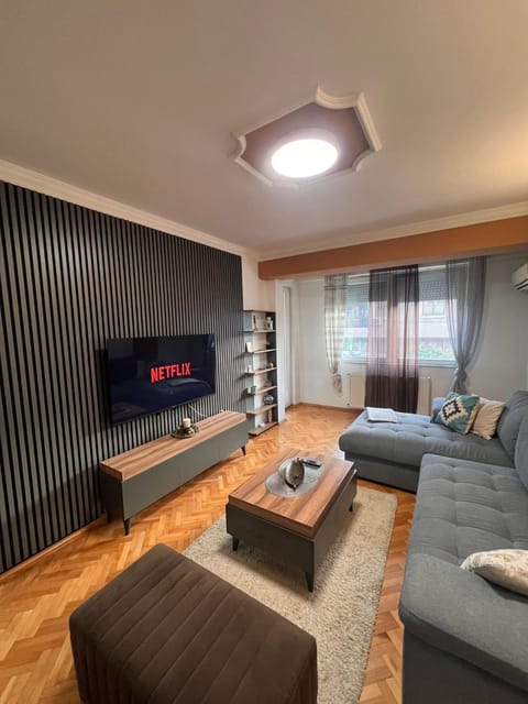 Communal lounge/ TV room, TV and multimedia, Living room, Seating area, Evening entertainment