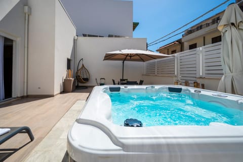 Hot Tub, sunbed