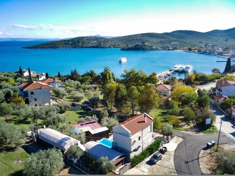 Property building, Natural landscape, Sea view, Street view