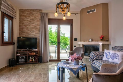 TV and multimedia, Living room, Seating area, fireplace