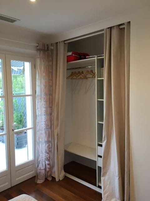 Cassis Calanques, 2 pièces grande terrasse vue mer Apartment in Cassis