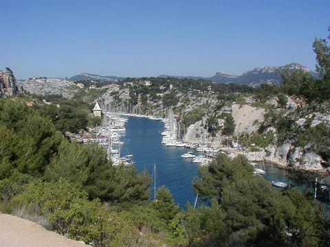 Cassis Calanques, 2 pièces grande terrasse vue mer Apartment in Cassis