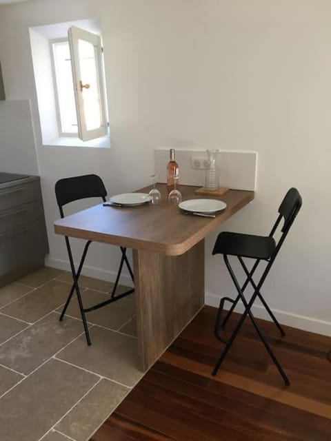 Cassis Calanques, 2 pièces grande terrasse vue mer Apartment in Cassis