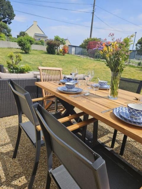Patio, Garden, Dining area, Garden view