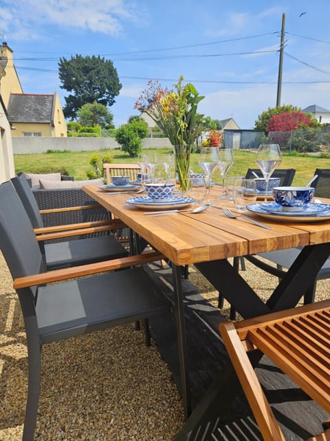 Patio, Garden, Dining area, Garden view