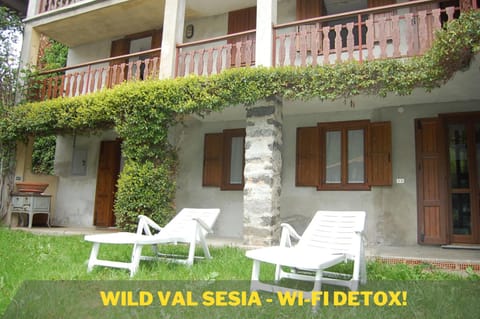 Property building, Balcony/Terrace, Garden view, sunbed