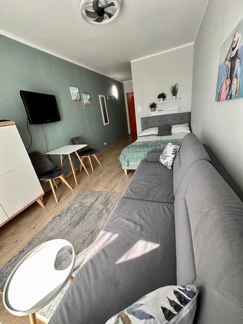 Pod Papugami - Komfortowe pokoje z widokiem na rzekę Bed and Breakfast in Leba