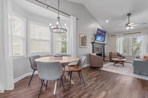 Relaxing 3-Bedroom Home Close to City Center House in Cartersville