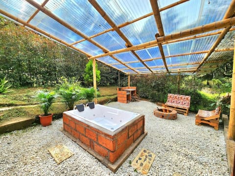 Garden, Hot Tub