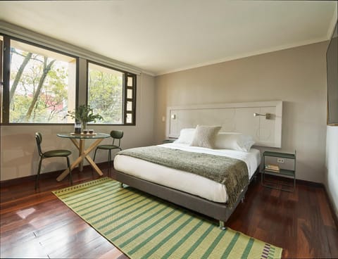 Bed, Dining area, Bedroom, internet