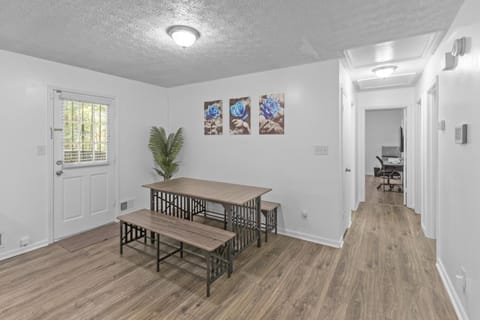 5BD 2BTH Home Near Hartsfield Jackson Airport Villa in Union City