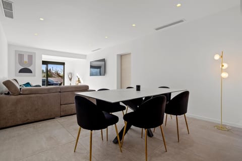 Seating area, Dining area