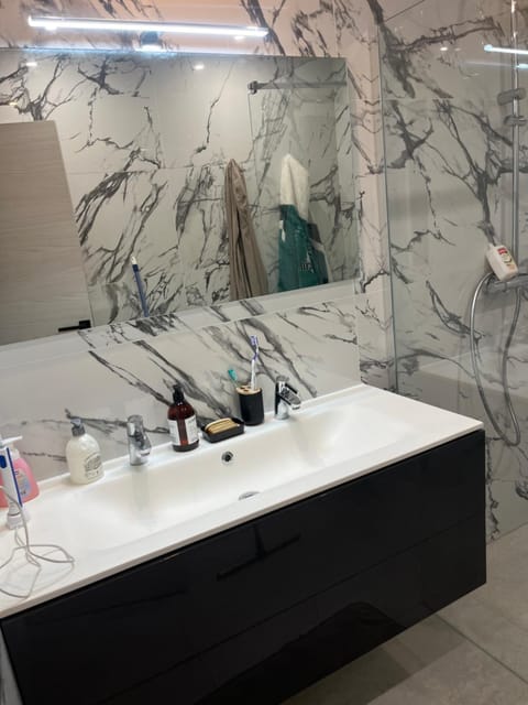 Havre de Paix avec Villa Prestige Cannes Luxe, Piscine Chauffée, Alarme, Caméras Parking privée Villa in Mougins