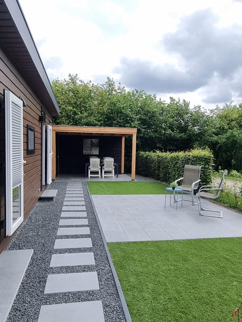 Property building, Patio, Garden, Balcony/Terrace