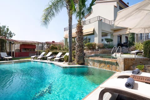 Property building, Patio, Garden, Pool view, Swimming pool, sunbed