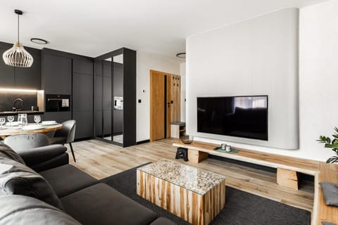 Communal lounge/ TV room, TV and multimedia, Kitchen or kitchenette, Living room, Seating area, Evening entertainment