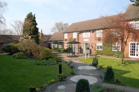 Property building, Patio, Facade/entrance, Garden