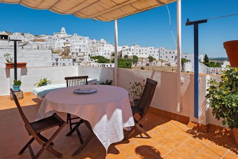 Property building, Balcony/Terrace, Living room