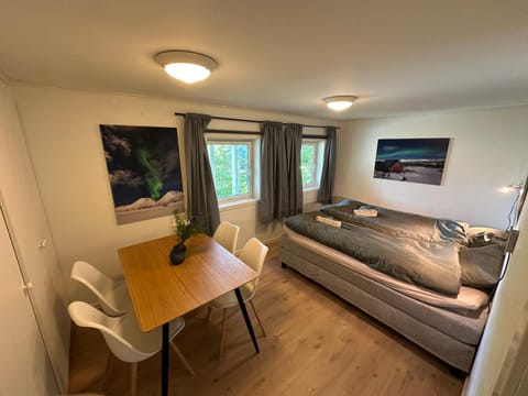 Bed, Dining area, Bedroom