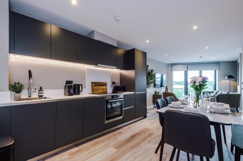 3 Bed Flat - Leeds City Centre - Free Parking Apartment in Leeds