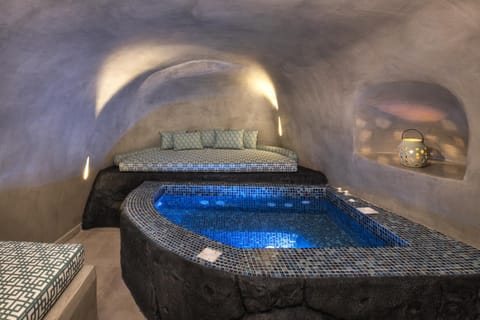 Hot Tub, Photo of the whole room