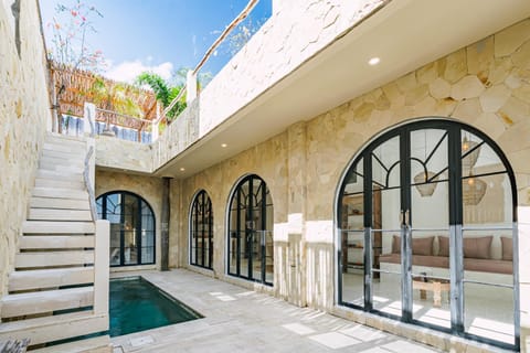 Property building, Day, Pool view, Swimming pool